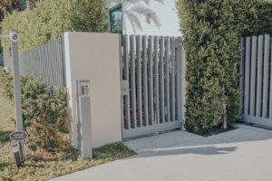 contemporary pedestrian gate vertical capped pickets